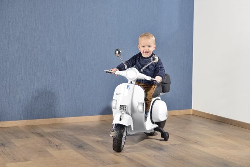 NX-6219_03_Playtastic_Elektro-Kinder-Motorroller_Vespa.jpg