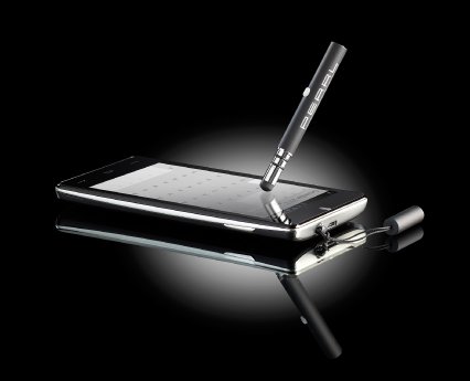 SD-2100_3_PEARL_Touchscreen-Stift_mit_LED-Taschenlampe.jpg