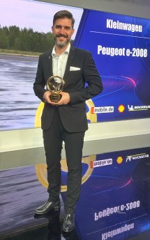 PEOGEOT E-2008 gewinnt Goldenes Lenkrad (6).JPG
