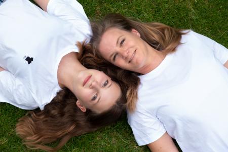 In der Schule wegen Erdnussallergie gemobbt: Allergikerin Milla (13) aus Berlin und ihre Mama Kathrin stehen das gemeinsam durch.
Quelle: www.leben-mit-erdnussallergie