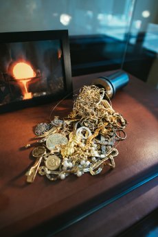 Alten Schmuck und Münzen zu barem Geld machen@Degussa Goldhandel.jpg