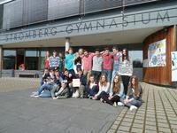 Die Schüler der ehemaligen 8d des Stromberg-Gymnasiums, die den 1. Platz beim Pfahlbauquiz gewonnen haben. Einmaliger. Foto: Privat
