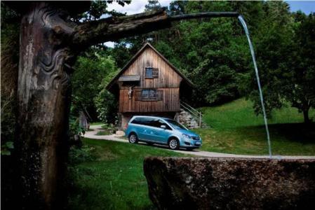 Urlaub CO2 neutral: Opel unterstützt das bundesweit erste nachhaltige Mobilitätskonzept im Tourismus im Schwarzwald mit Zafiras, die mit regenerativem Biogas betrieben werden