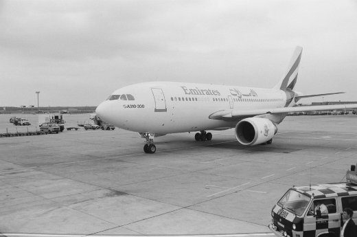 Emirates_landet_erstmals_in_Frankfurt_1987_Credit_Fraport_Archive.jpg