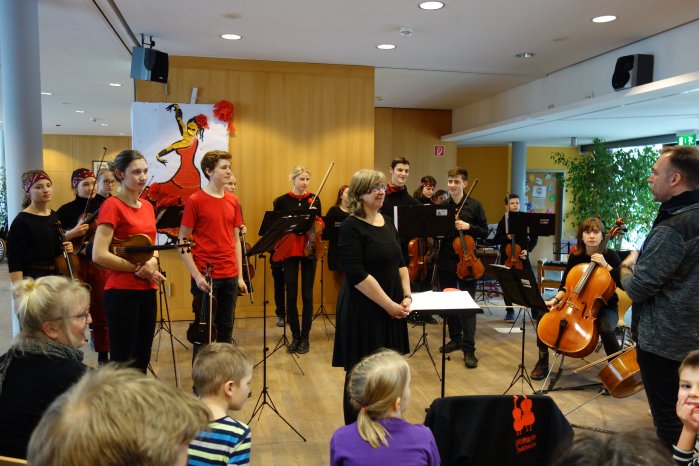 Stadtstreicher bedanken sich mit Konzert bei Landenberger Schülern(1)_Foto-Annett Olbrich.JPG