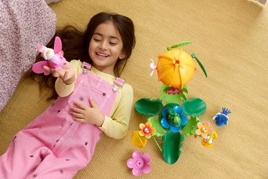 BRIO%20Flora_Spielszen~-Set%20Blumendorf.jpg
