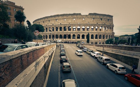 Das Kolosseum in Rom. Bild von Shirin Amin auf Pixabay.jpg