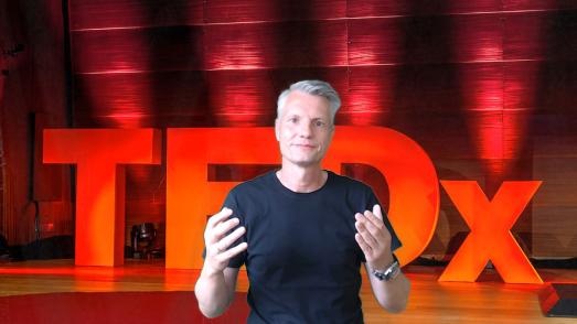 Prof. Opresnik / Credits: CC by 2.0, Andreas Dantz, TEDx Hamburg, zu finden unter: https://www.flickr.com/photos/szene/8956567633