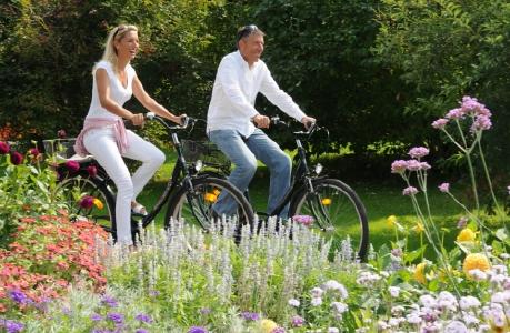 Radfahren und Bad Füssings preisgekrönte Parks mit ihren Millionen Frühlingsblumen genießen: Bad Füssing im Frühjahr ist eine wohltuende Anti-Stress-Kur für alle Sinne