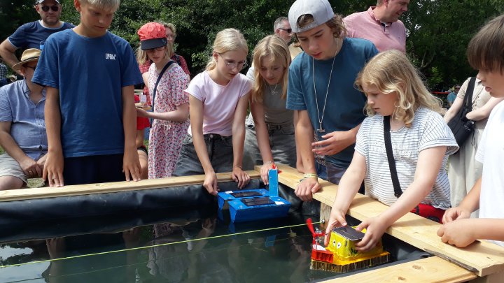 Spannung, Spaß und Überraschungssiege: Der Schwimmende Holländer gewinnt beim 17. Schleswig-Holstein Solarcup in Glücksburg
