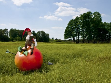 Zwerg_auf_Apfel__2008.jpg
