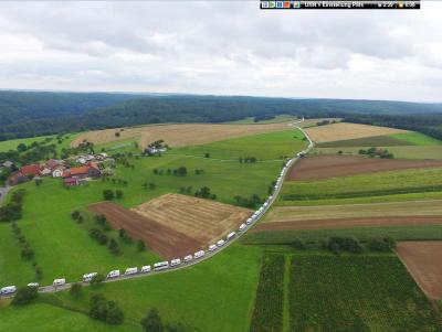 Der Weltrekord-Konvoi 2017 unterwegs. Foto: womo-konvoi.de