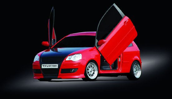 Polo_Fluegeltueren_Tracer_Fahrwerk_CMYK_300dpi.jpg