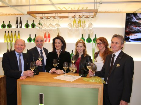 Bild 2 Dr. Hermann Kolesch, Artur Steinmann, Michaela Kaniber, Klara Zehnder, Evelyn Hatzung, Ge.jpg