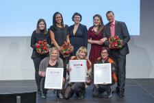 Hintere Reihe v.li.; Christina Eder (Event-Marketing Managerin VCG), Ursula James (Event-Projektmanager Vogel Communications Group), Miriam Höfer (Büse), Annika Gramlich (SHE is a Rider), Stephan Maderner (»bike und business«), vordere Reihe v.li. Patricia Ackerschott (Louis), Irene Kotnik (Petrolettes) und Susanne Scholz (SMS Westpoint Harley-Davidson Augsburg) (Bild: J.Untch/»bike und business«)