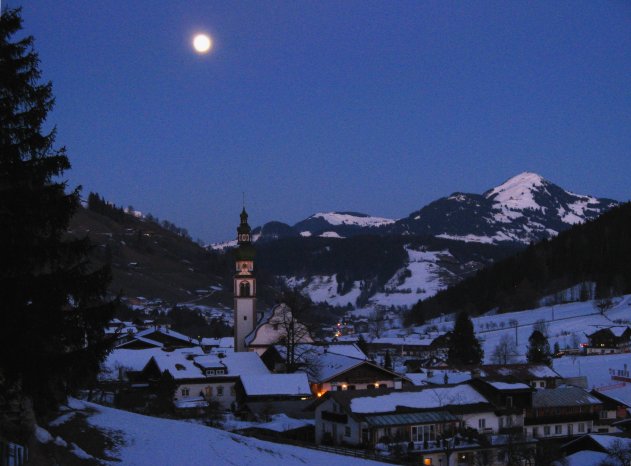 Mond über Oberau-Piltz Thomas Rechte TVB Wildschönau (1).jpg