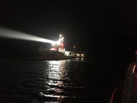 2016-03-18 Seenotretter vor Amrum im Nachteinsatz für Fischkutter.JPG