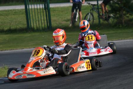 Die Rennstrecke in Deutschlands größter Go-Kart-Anlage bei Wackersdorf in der Oberpfalz verschafft jährlich 200.000 „Nachwuchs-Vettels“ ungefährlich hautnahes Formel-1-Feeling (Foto: obx-news/Prokart)
