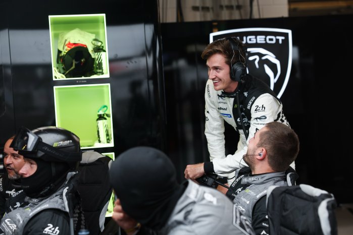 PEUGEOT Sport Fahrer Théo Pourchaire (1).jpg