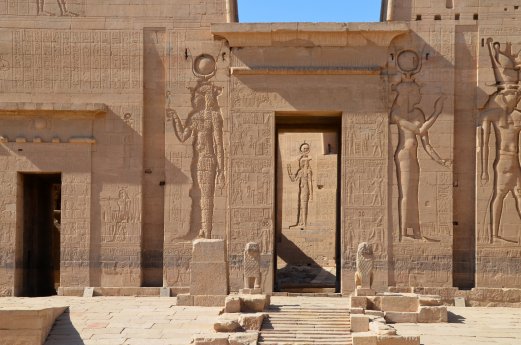Philae_Isis_Tempel_1Pylon_(c) Barbara Kreißl.jpg