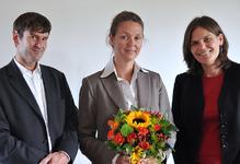 Dr.-Ing. Petra Mieth (Mitte) mit dem damaligen Dekan des Bauwesens Prof. Dr. Birger Gigla und FH Präsidentin Dr. Muriel Helbig (Foto: Pressestelle FHL)