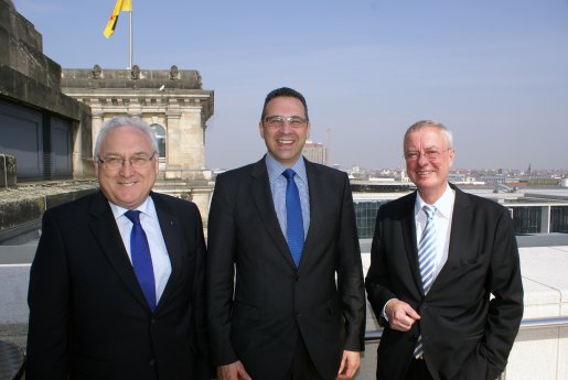 Pressefoto_Dialog_im_Bundestag_04042014_.jpg