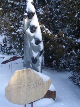 wandering family im schnee.jpg