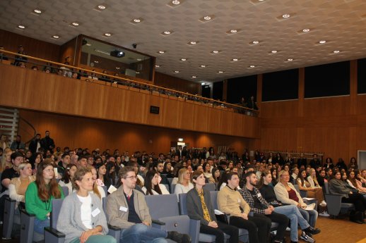 Blick ins Auditorium.JPG