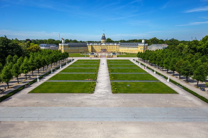 Karlsruhe_Schloss_Luftaufnahme___KTG_Karlsruhe_Tourismus_GmbH__Foto_Joachim_Mende.jpg