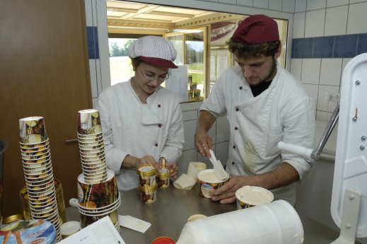 Monika_und_Hans_Kniegl_Beindlhof.jpg