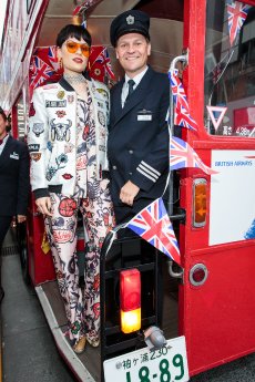 Jessie J rockt Tokio im hippen British Airways-Bus 1.JPG