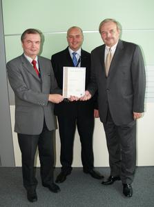 Franz Felber (Abfertigungsdienste, VIE), Thomas Bergholm (Stationsleiter Österreich und Schweiz, SAS) und Ernest Eisner (Leiter Abfertigungsdienste, VIE)
