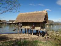 Neues Steinzeithaus am Bodensee fertig gestellt