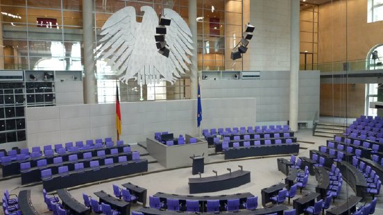 2-Bundestag-Koalitionsbeschluss_Makrodepecher_pixelio.jpg