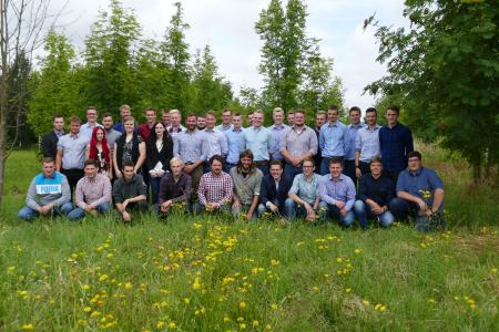 Die frisch gebackenen Forstwirt-Gesellen legten im Niedersächsischen Forstlichen Bildungszentrum ihre Prüfung ab. NLF / Rudolph