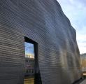 Die vorgehängte hinterlüftete Fassade verbindet Wärmeschutz und Architektur