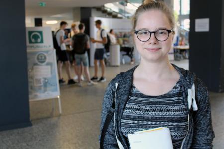 Annika Jäger studiert bereits, sie will aber nochmal umsatteln. Vom Hochschulinformationstag erhofft sie sich Klarheit, ob ein Biologie-Studium die richtige Wahl für sie wäre