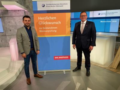 Mustafa Yorulmaz im Studio während der virtuellen Meisterfeier / Quelle: Rhein-Neckar-Fernsehen (RNF)