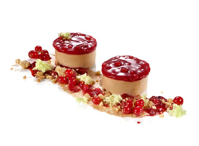 7-Rote-Johannisbeeren-auf-Nougatmousse.jpg