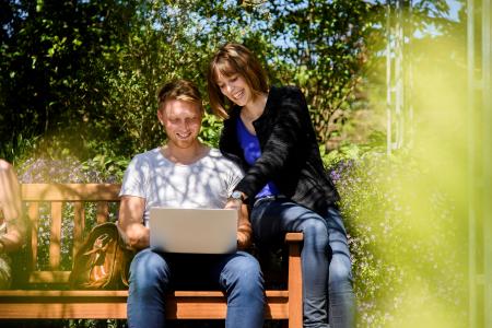 Das Online-Bewerbungsportal ist für einige Studiengänge noch bis Mitte August beziehungsweise Mitte September geöffnet