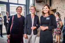  v.l.: Bildungsministerien Karin Prien, Schleswig-Holstein, Anja Karliczek, Bundesministerin für Bildung und Forschung, und TH-Präsidentin Dr. Muriel Helbig beim Empfang in der Kulturwerft Gollan in Lübeck (Foto: Olaf Malzahn)