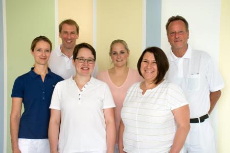 Das Ärzteteam des neuen Zentrums für Kinderorthopädie in der Orthopädischen Universitätsklinik Frankfurt (v.l.): Dr. Kathrin Cappel, Dr. Simon Ninck, Dr. Patricia Senghaas, Dr. Daniela Weinmann, Dr. Stefanie Adolf, Dr. Manfred Weisz. Foto: Orthopädische Universitätsklinik Friedrichsheim