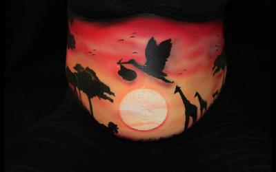 Bodypainting auf einem Babybauch | Foto: Mirko Gerwenat