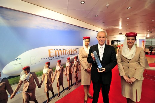 Tim Clark am Emirates Airline Stand.jpg