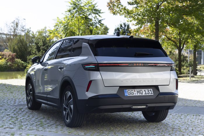 OpelprsentiertKI-gesttzteLichtkommunikationinautonomenFahrzeugen (4).jpg