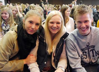 Larissa Reh, Laura Meiners und Lukas Koopmann gehören zu den 2700 Erstsemestern der Osnabrücker Hochschul-Standorte, die am Morgen feierlich in der Aula am Westerberg begrüßt wurden