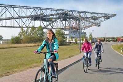 Radtour am Besucherbergwerk F60 / Quelle: Tourismusverband Lausitzer Seenland, Nada Quenzel