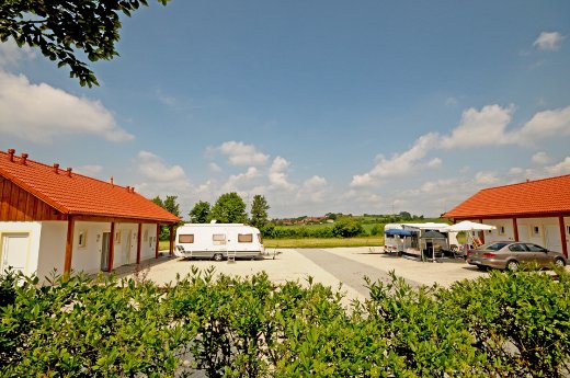 Arterhof_neue Gutshof Stellplätze im Grünen_5537.jpg