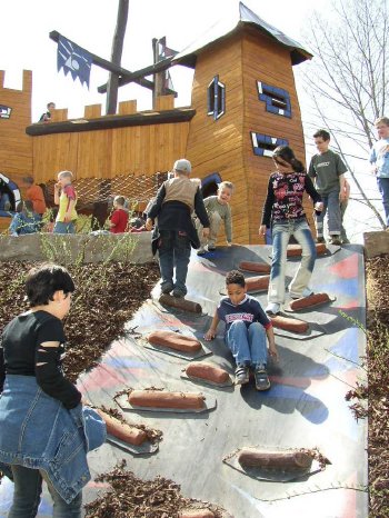 Kinderspielplatz auf dem Petersberg in Nordhausen (Foto Stadtinformation Nordhausen).JPG