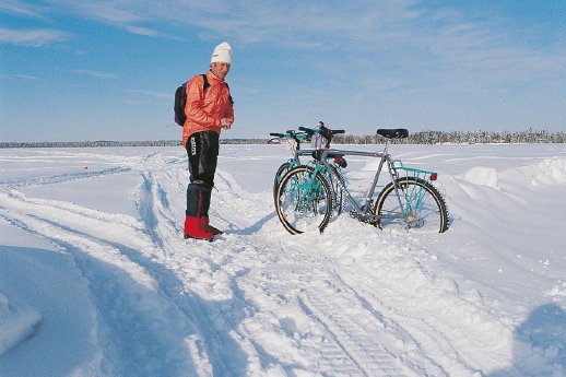 web Renner im Schnee bei Idita-Bike Rennen in Alaska © CENTURION.jpg